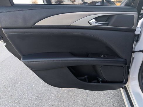 Used 2018 Lincoln MKZ Premiere image 11