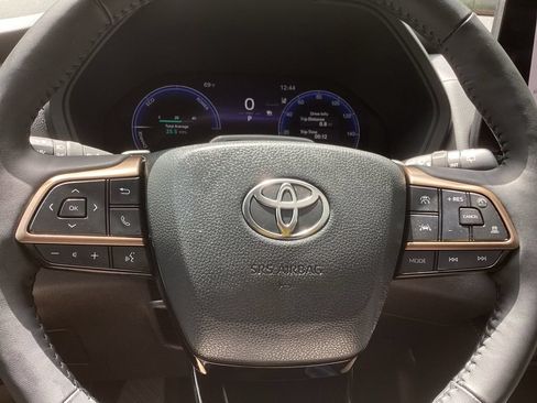 Used 2025 Toyota Grand Highlander AWD Hybrid image 18
