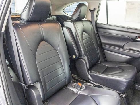 Used 2023 Toyota Highlander XLE image 37