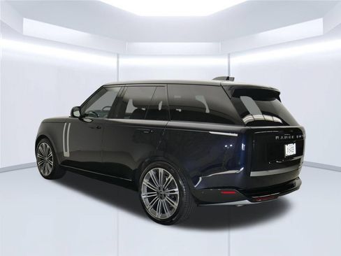 Used 2025 Land Rover Range Rover Autobiography AWD/4WD image 3