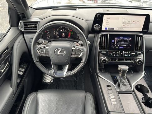 Used 2024 Lexus LX 600 4WD w/ Appearance Package image 11