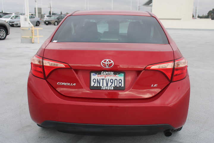 Used 2017 Toyota Corolla LE w/ Carpet Mat Package (TMS) FWD image 4