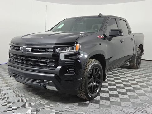 Used 2023 Chevrolet Silverado 1500 RST AWD/4WD image 3