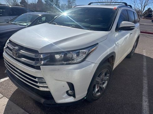 Used 2019 Toyota Highlander Limited Platinum image 3