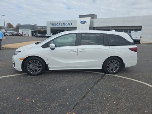 Used 2025 Honda Odyssey Touring image 6