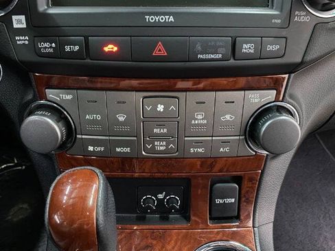 Used 2011 Toyota Highlander Limited AWD/4WD image 27
