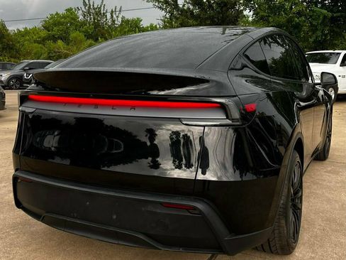 Used 2026 Tesla Model Y Long Range RWD image 40