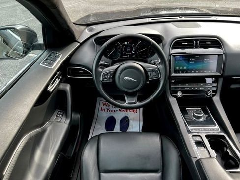 Used 2020 Jaguar F-PACE Premium image 33