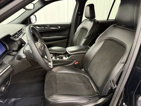 Used 2023 Jeep Grand Cherokee Altitude image 5