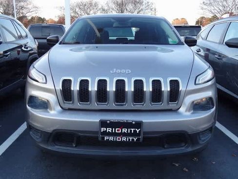 Used 2017 Jeep Cherokee Sport image 2