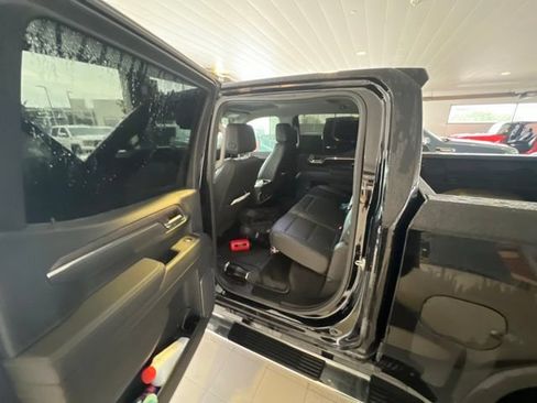 Used 2023 GMC Sierra 1500 SLT AWD/4WD image 8