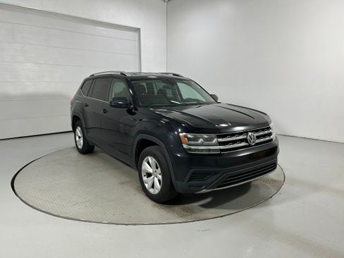 Used 2018 Volkswagen Atlas Launch Edition AWD/4WD image 2