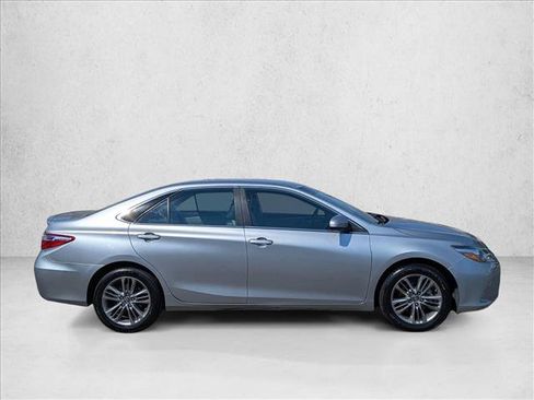 Used 2017 Toyota Camry SE FWD image 4