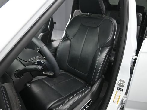 Used 2024 Jeep Grand Cherokee L Overland w/ Advanced Protech Group III AWD/4WD image 11
