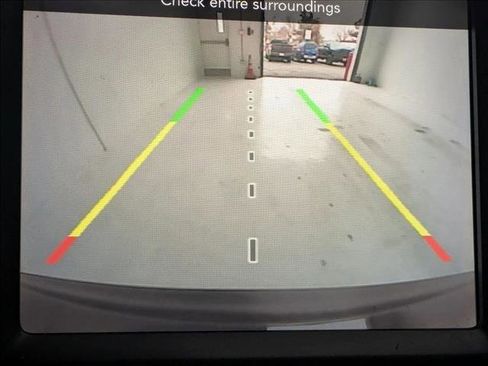 Used 2020 Jeep Cherokee Trailhawk image 15