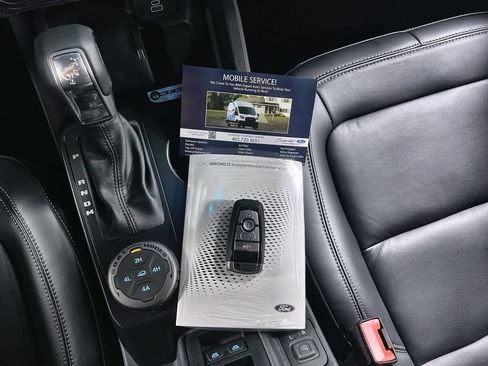 Used 2026 Ford Bronco Outer Banks w/ Sasquatch Package AWD/4WD image 24