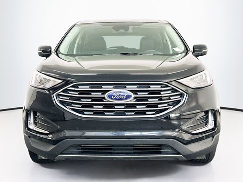 Used 2024 Ford Edge Titanium image 2