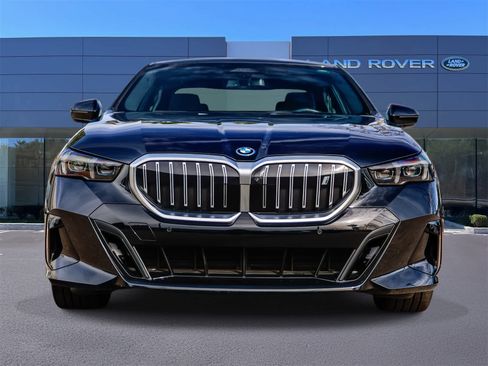 Used 2025 BMW i5 xDrive40 w/ M Sport Package image 2