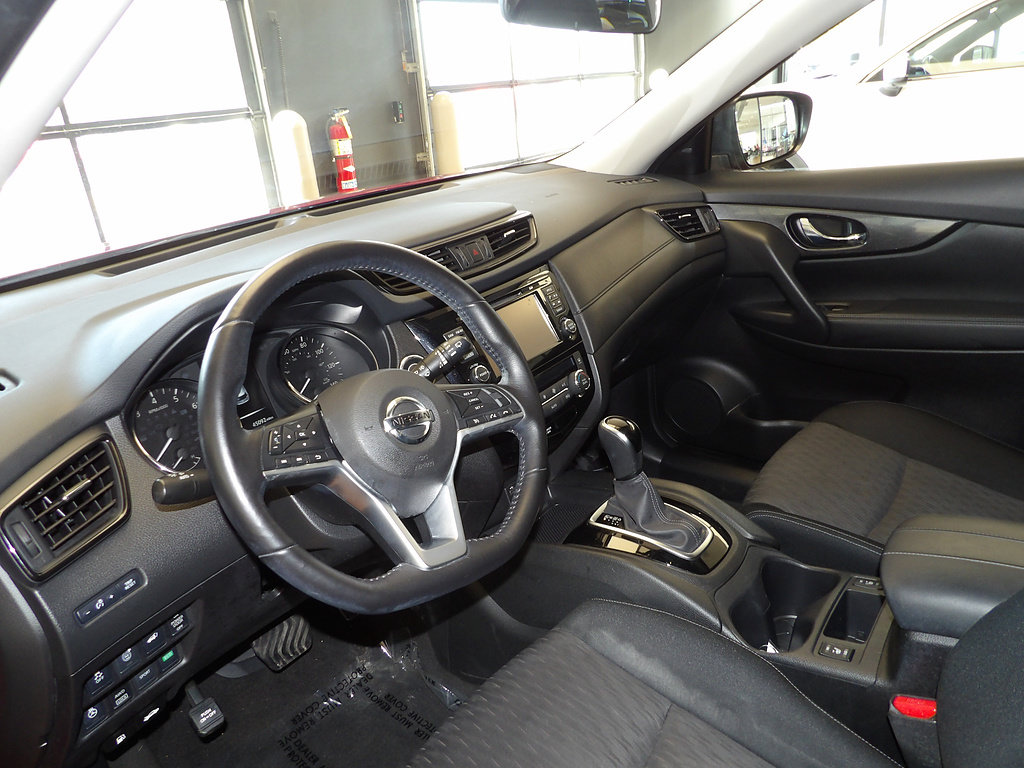 Used 2017 Nissan Rogue SV w/ SV Premium Package AWD/4WD image 24