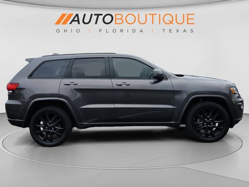 Used 2018 Jeep Grand Cherokee Altitude AWD/4WD image 7