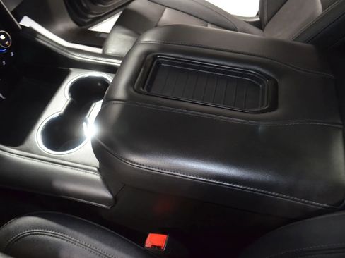 Used 2022 Chevrolet Tahoe Z71 w/ Luxury Package image 36