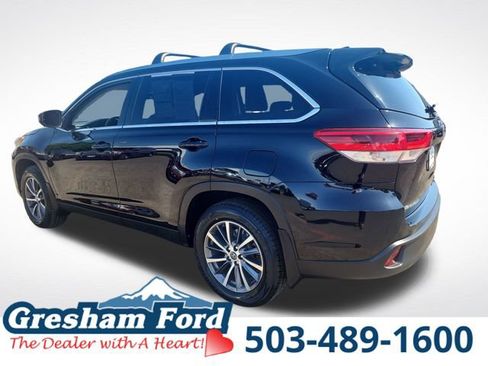 Used 2019 Toyota Highlander XLE AWD/4WD image 5