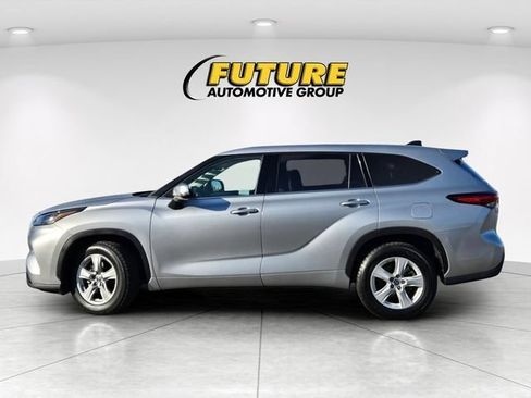 Used 2022 Toyota Highlander L FWD image 9