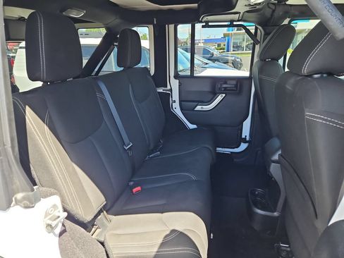 Used 2018 Jeep Wrangler Unlimited Rubicon w/ Dual Top Group AWD/4WD image 26
