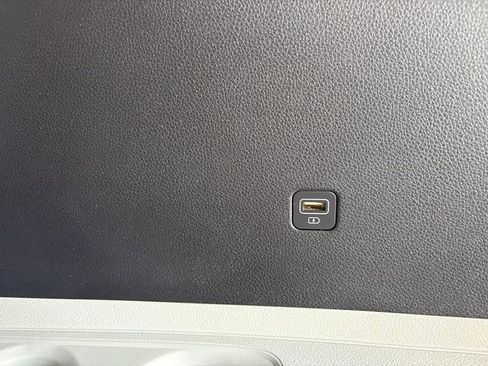 Used 2023 Kia Carnival LX image 37