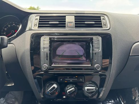 Used 2016 Volkswagen Jetta Sport FWD image 29