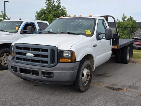 Used 2007 Ford F350 2WD Regular Cab DRW Super Duty image 1