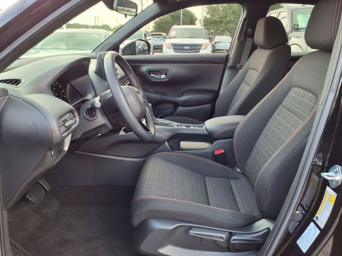 Certified 2025 Honda HR-V Sport image 17