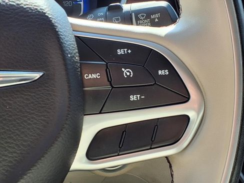 Used 2020 Chrysler Pacifica Limited image 17