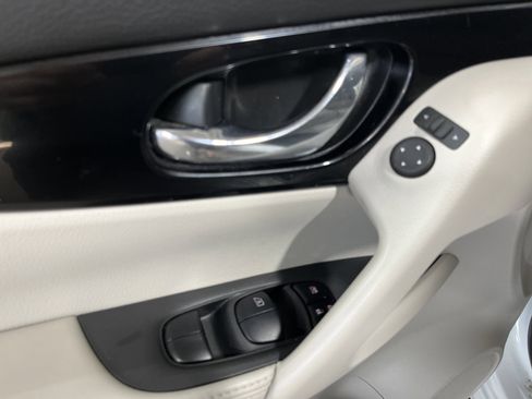 Certified 2022 Nissan Rogue Sport SV AWD/4WD image 17