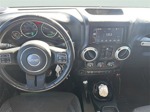 Used 2016 Jeep Wrangler Unlimited Sahara w/ Connectivity Group image 19