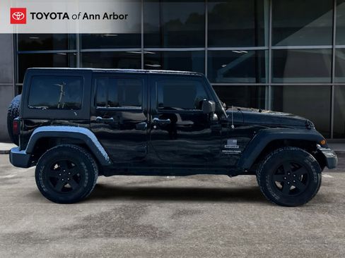 Used 2018 Jeep Wrangler Unlimited Sport w/ Dual Top Group image 10