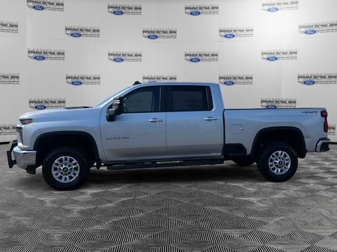 Used 2022 Chevrolet Silverado 2500 LT w/ Convenience Package AWD/4WD image 2
