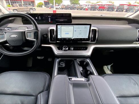 Used 2025 Ford Expedition Platinum AWD/4WD image 16