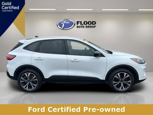 Used 2022 Ford Escape SE w/ SE Sport Appearance Package image 4