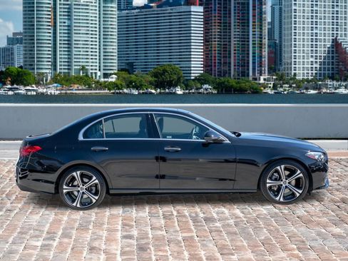 Used 2025 Mercedes-Benz C 300 Sedan image 4