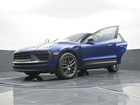 Certified 2025 Porsche Macan Turbo image 30