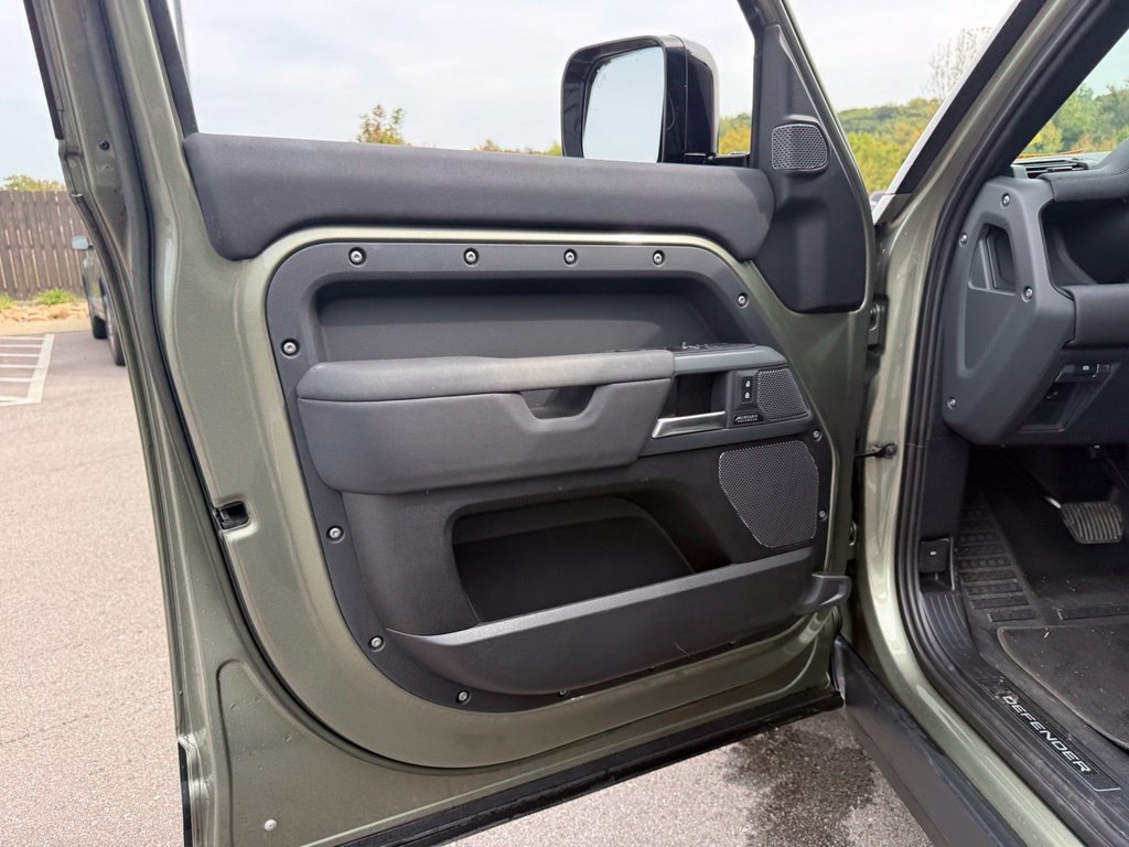 Used 2023 Land Rover Defender 110 X-Dynamic SE AWD/4WD image 24