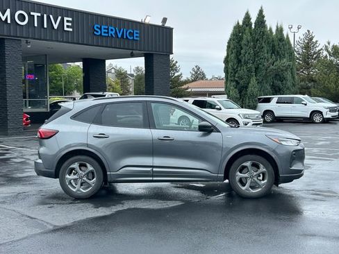 Used 2024 Ford Escape ST-Line AWD/4WD image 2
