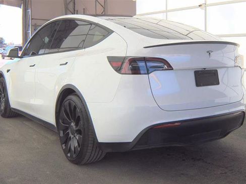 Used 2022 Tesla Model Y Performance image 5