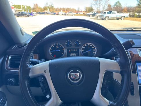 Used 2014 Cadillac Escalade ESV Platinum image 28