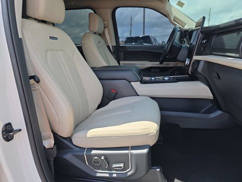 Used 2024 Ford Expedition Platinum AWD/4WD image 16