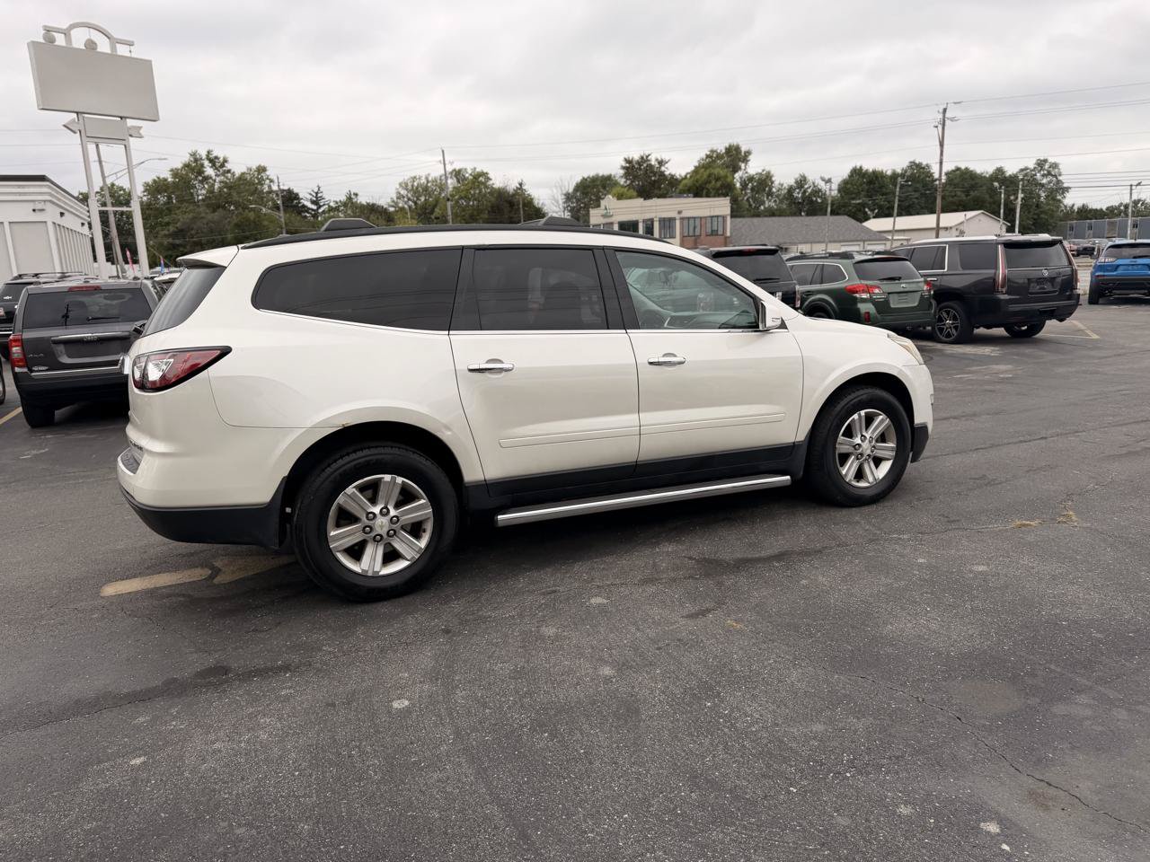 Used 2014 Chevrolet Traverse LT w/ LPO, 'HIT The Road' Package FWD image 9