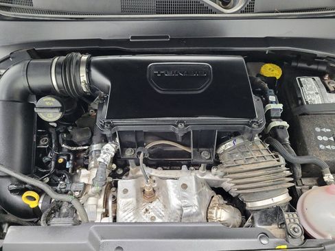 Used 2024 Jeep Compass Latitude image 30