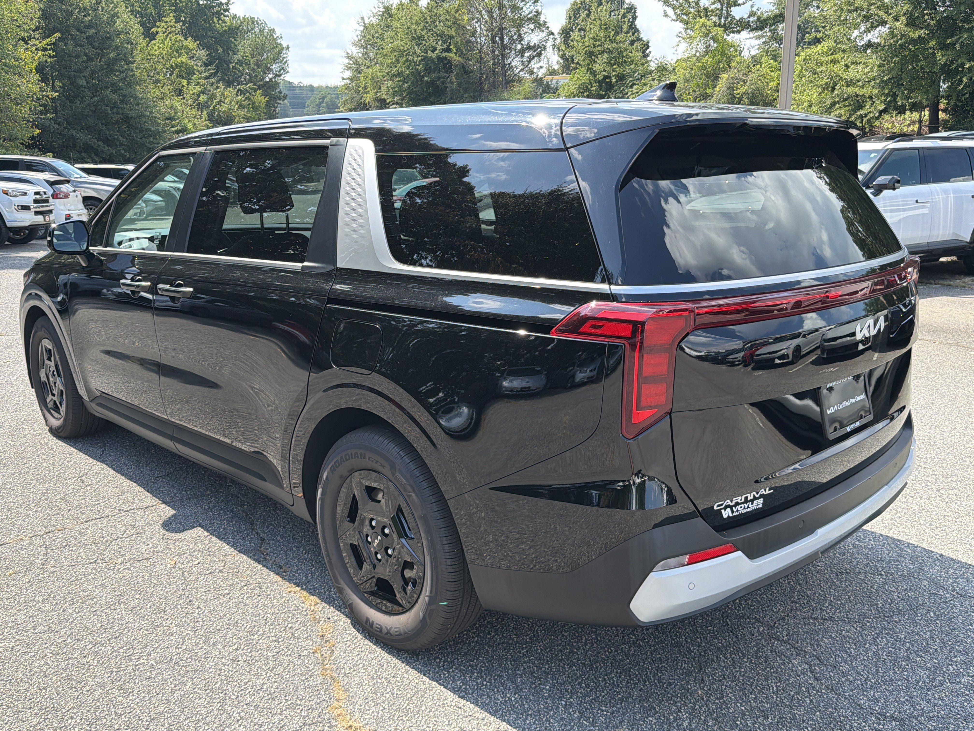 Certified 2026 Kia Carnival FWD image 5