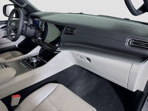 Used 2025 Jeep Wagoneer 4WD w/ Convenience Group I image 31